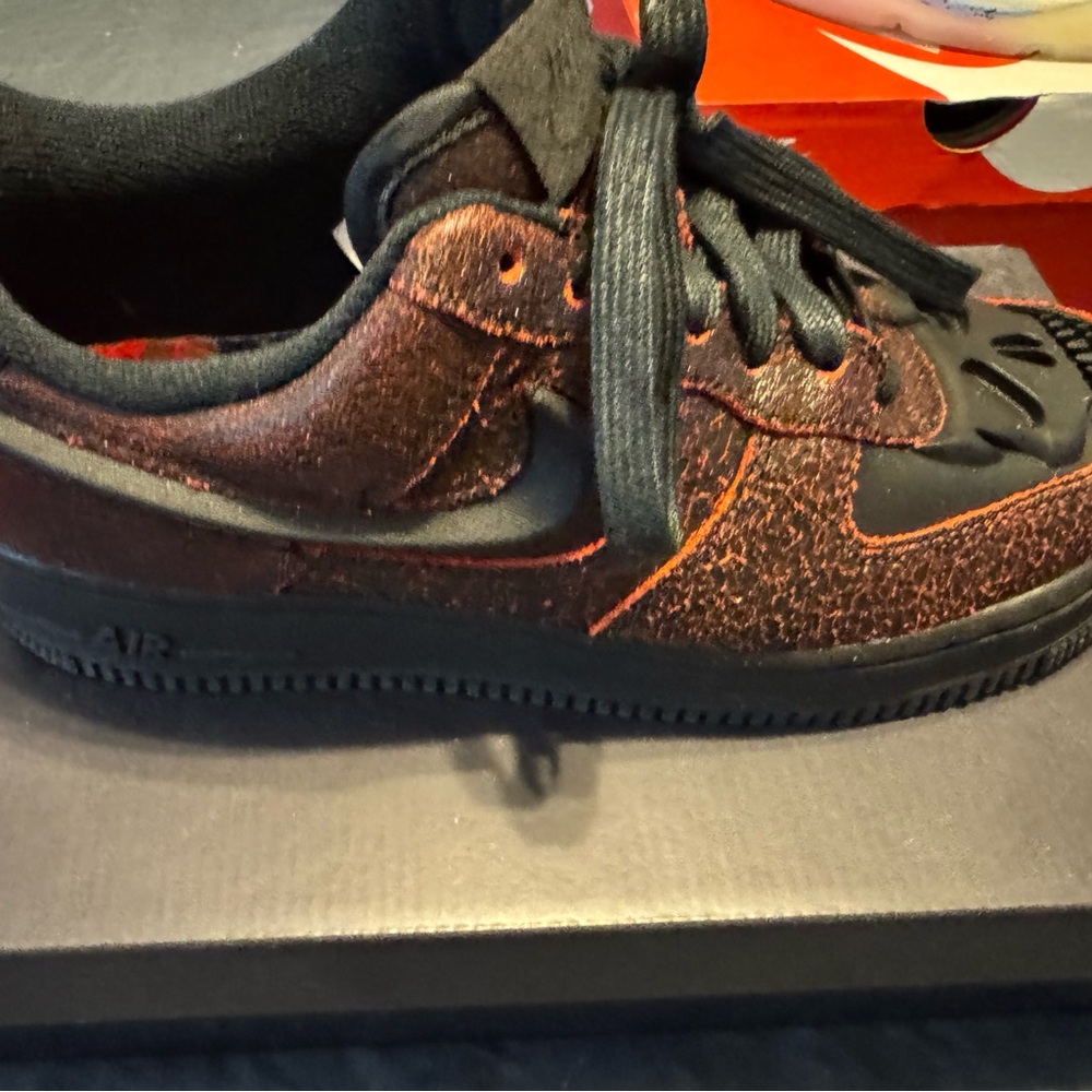 Nike Men's Black and Red Air Sneakers
